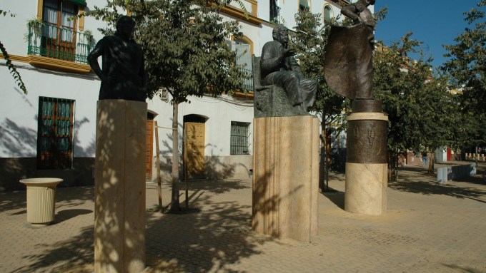 alameda-de-hercules-estatuas-4