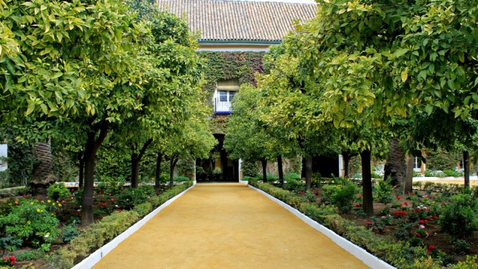 entrada-al-palacio-de-las-duenas-de-sevilla
