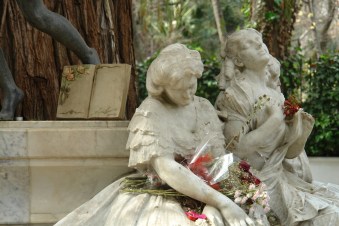 monumento-a-becquer-libro