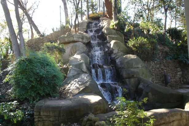 parque-de-maria-luisa-cascada-monte-gurugu-1