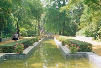 parque-estanque-rectangular-jardin-de-los-leones