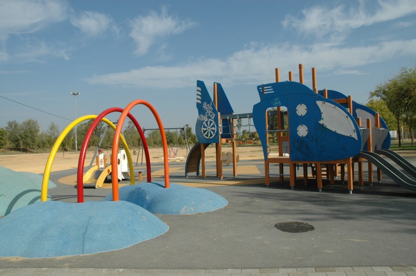 parque-vega-de-triana-area-de-juegos-2