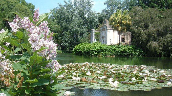 caserta%20-%20reggia%20-giardino-inglese-laghetto-con-ninfee