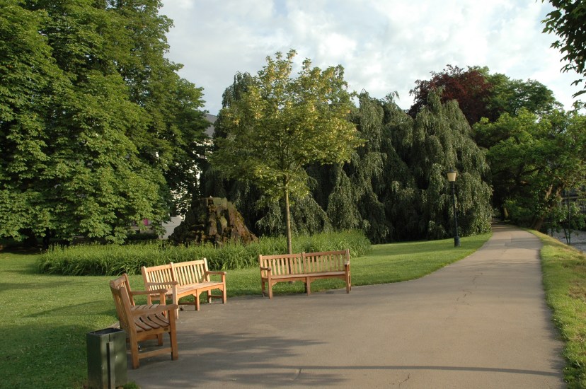 baden-baden-lichtentales-allee-bancos