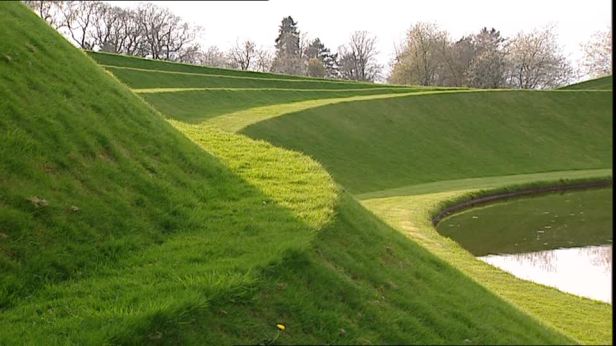 jardin-dumfriesshire-jencks-garden-steps-garden-decoration