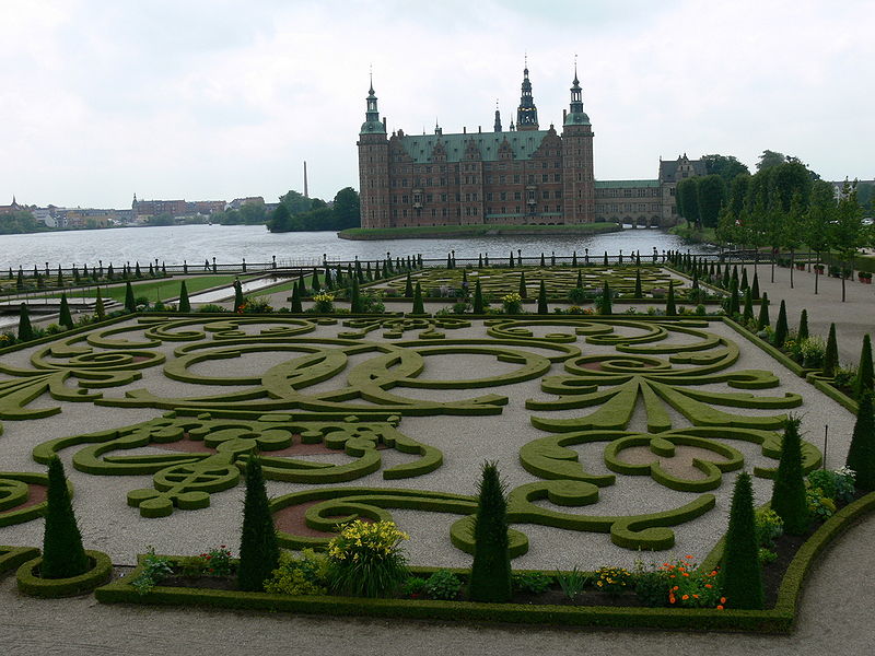 denmark-frederiksborg_slot_-_ornamentgarten_4