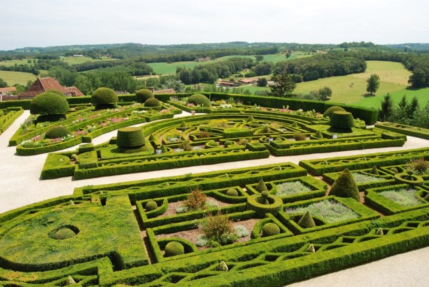 gardens-of-the-chateau-de-hautefort-k-2