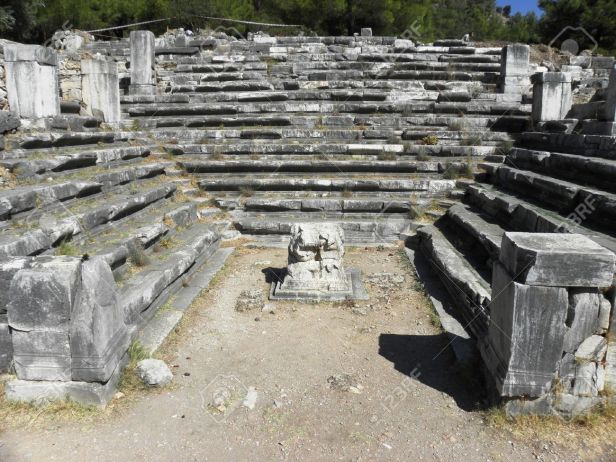 grecia-bien-conservado-en-la-antigua-casa-del-senado-bouleteri-n-en-la-antigua-ciudad-de-priene