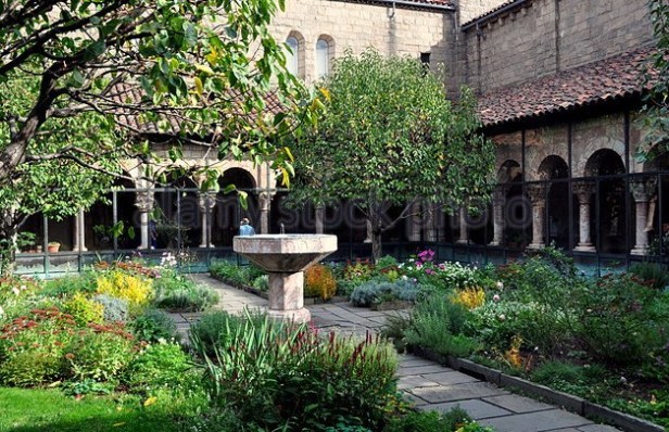 medieval-nyc-the-12th-century-cuxa-cloister-with-its-medieval-garden-and-fountain-e9ny2e