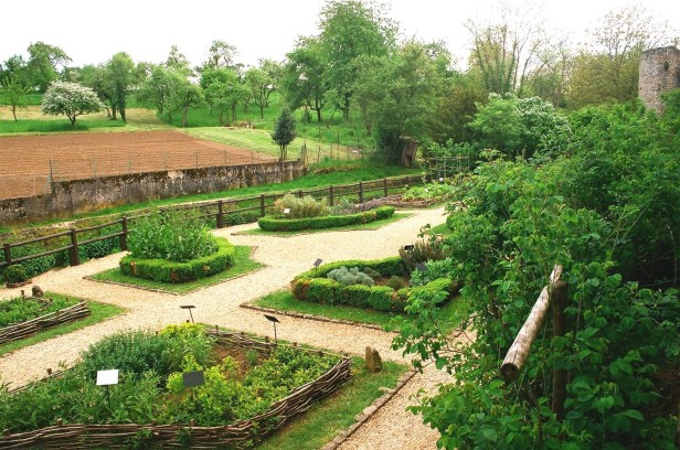 medieval-rodemack_the_medieval_garden