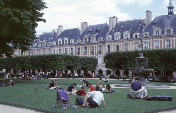 paris-place-des-vosgues-ab