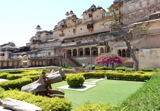 bundi-palace-gardens-rajasthan-india-chitra_sala-bundi