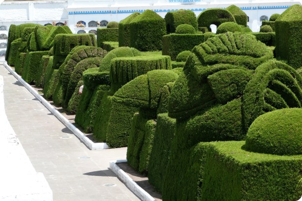 cemeterrio-de-tulcan-topiarias-ecuador-a