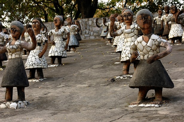 chandigarh-dancing_girls_at_rock_garden_chandigarh-2