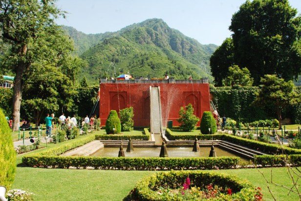 ing-chashme-shahi-first-terrace-garden-chashme-shahi