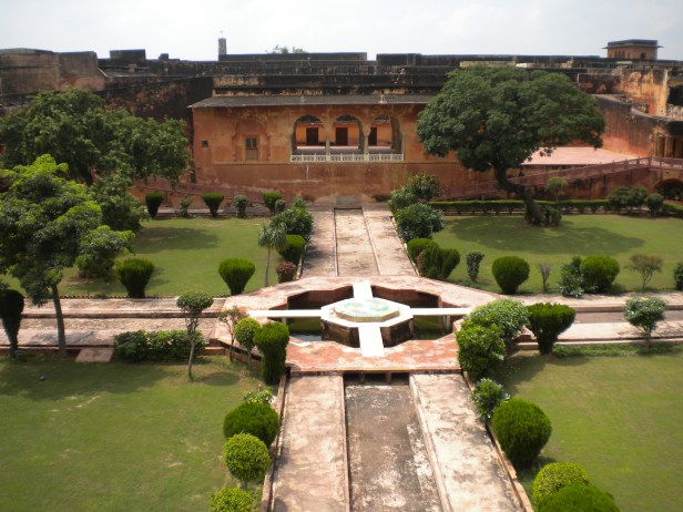 jaigarh_fort_-_char_bagh_-bg