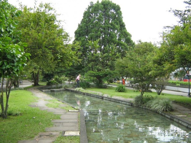 parque-de-los-fundadores-armenia-fuente
