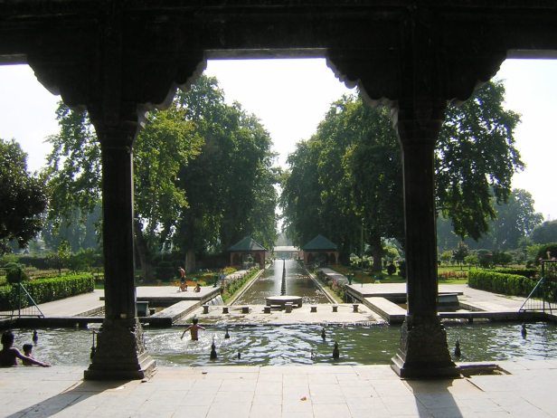 shalimar-bagh-srinagar-2