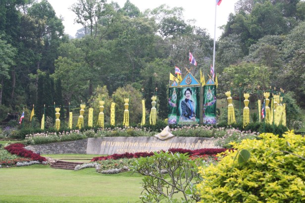 queen-sikirit-botanic-garden-w